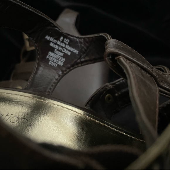 Xhilaration Wedge Sandal 8 1/2 Brown - Picture 10 of 14